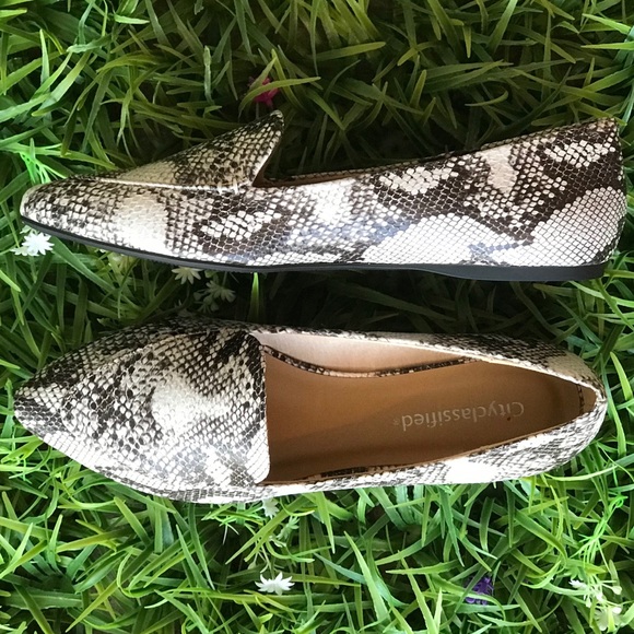 1 Left!  Python Snake Pointed Comfort Flat Loafer - Picture 4 of 8